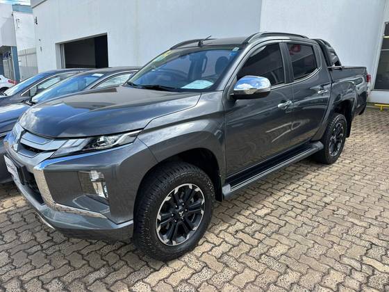 MITSUBISHI L200 TRITON 2.4 16V TURBO DIESEL SPORT HPE CD 4P 4X4 AUTOMÁTICO MITSUBISHI L200 TRITON 2.4 16V TURBO DIESEL SPORT HPE CD 4P 4X4 AUTOMÁTICO